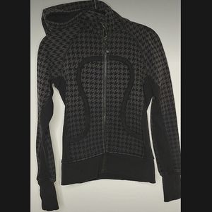 Lulu Lemon woman's scuba hoodie rare pattern ,  black and grey size 6